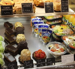 Prices in coffee shops and bakeries in Paris, Various pastries in the cafe